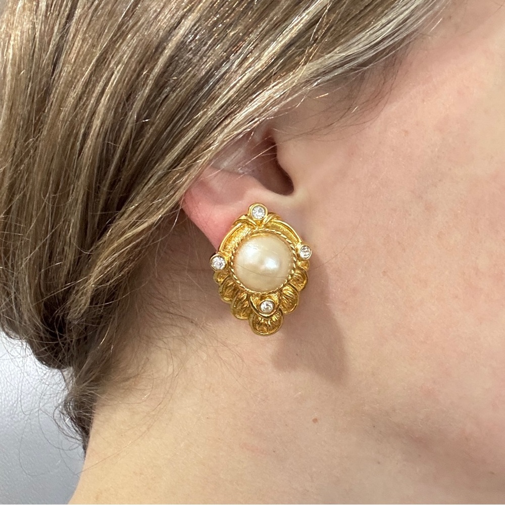 Vintage 80s Kenneth Jay Lane KJL for Avon Faux Pearl Rhinestone Clip Earrings - Picture 3 of 10